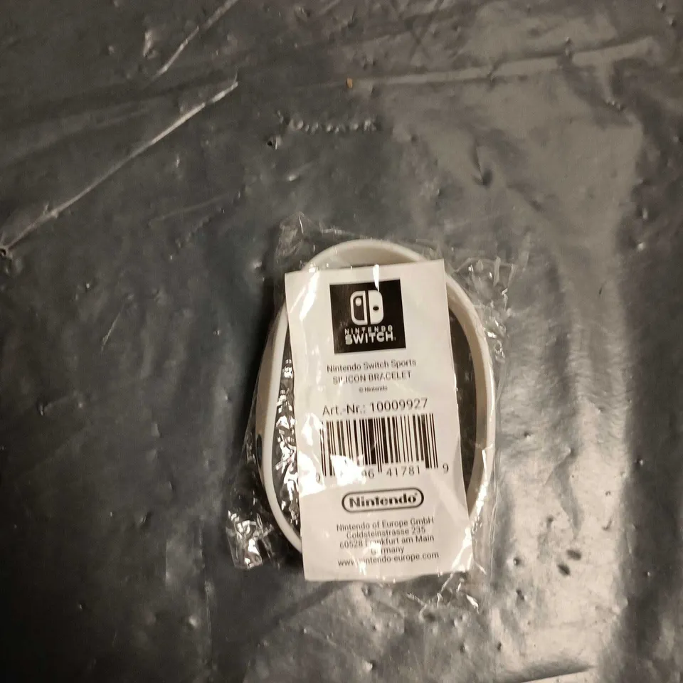 BOX OF ASSORTED ITEMS INCLUDING: ASSORTED MOUSE MATS, CYBERPUNK POSTCARDS AND NINTENDO BANDS