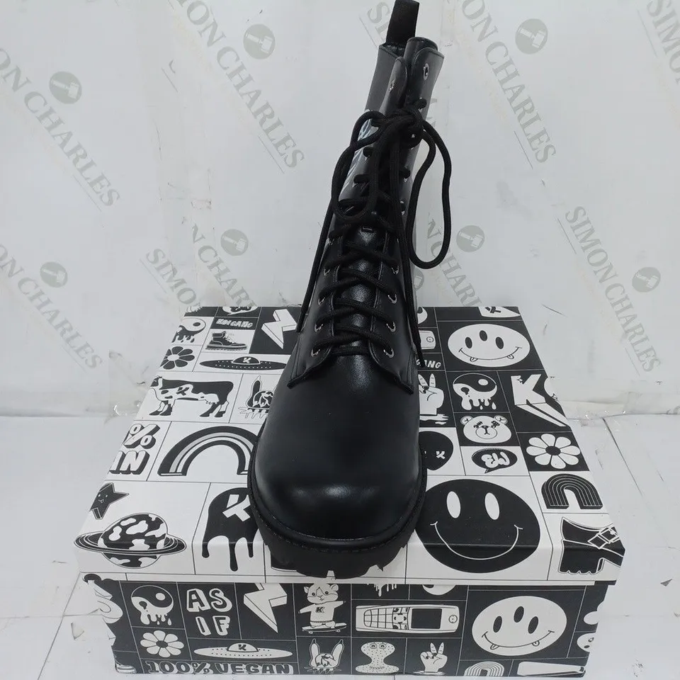 KOI FOOTWEAR MENS BLACK ANIMAL FREE MILITARY BOOTS SIZE 8