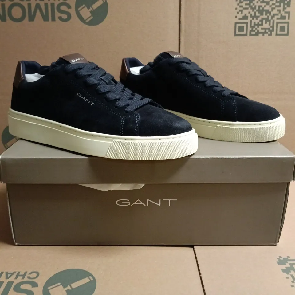 BOXED PAIR OF GANT COW SUEDE/COW LEATHER SHOES IN DARK NAVY SIZE EU 41
