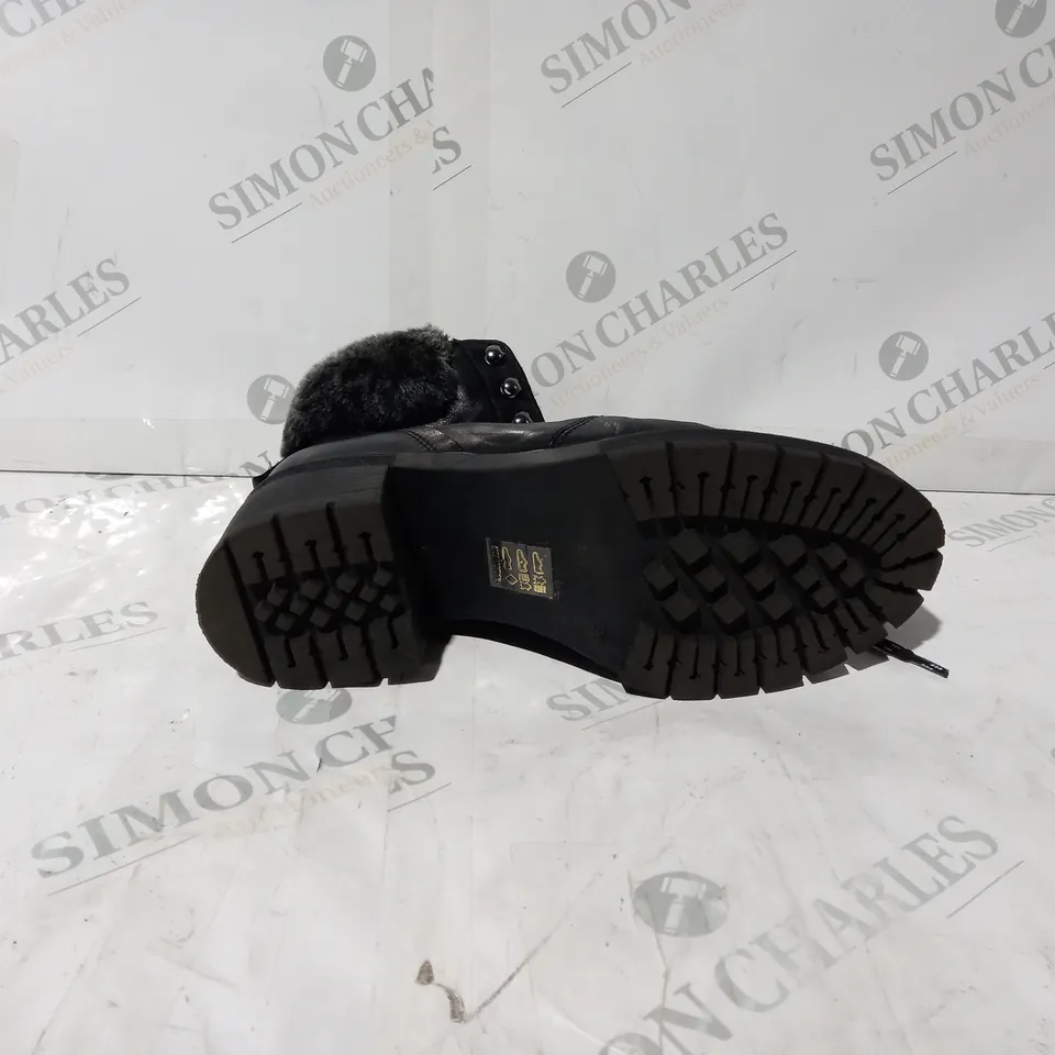 PAIR OF MODA IN PELLE CHALOTT LEATHER HIKING BOOTS IN BLACK UK SIZE 5