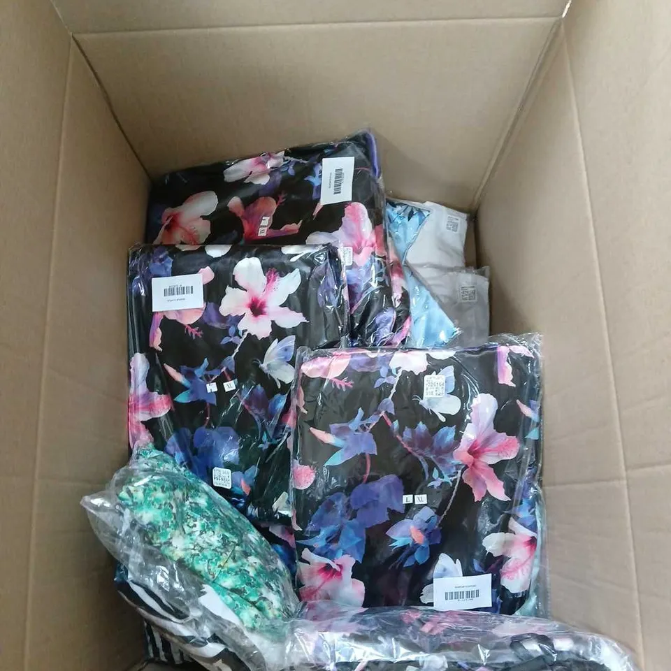 BOX OF APPROXIMATELY 20 LADIES CLOTHING AND FASHION ITEMS - VARIOUS COLOURS, SIZES AND STYLES