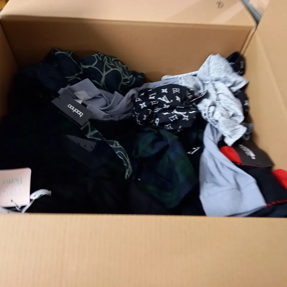 LARGE QUANTITY OF ASSORTED CLOTHING ITEMS TO INCLUDE H&M, BOOHOO AND LIU.JO