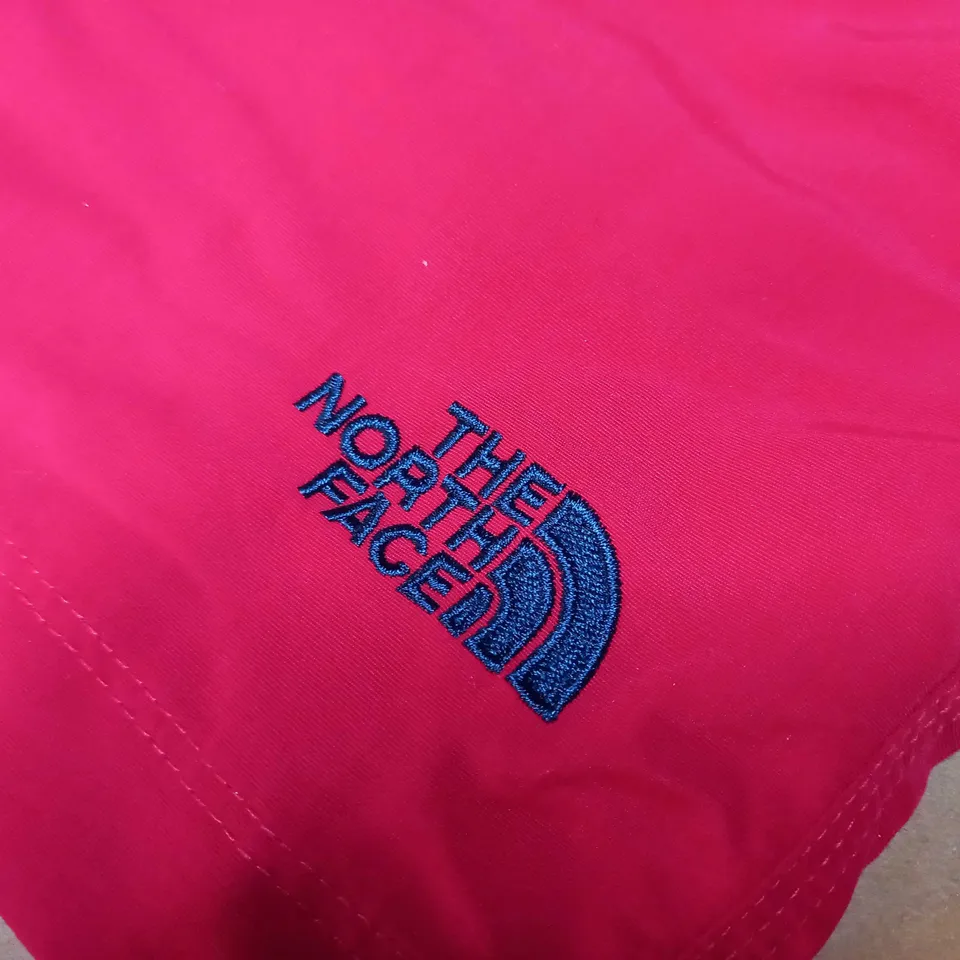 THE NORTH FACE RED/LOGO SPORTS/SWIM SHORTS - SIZE W32