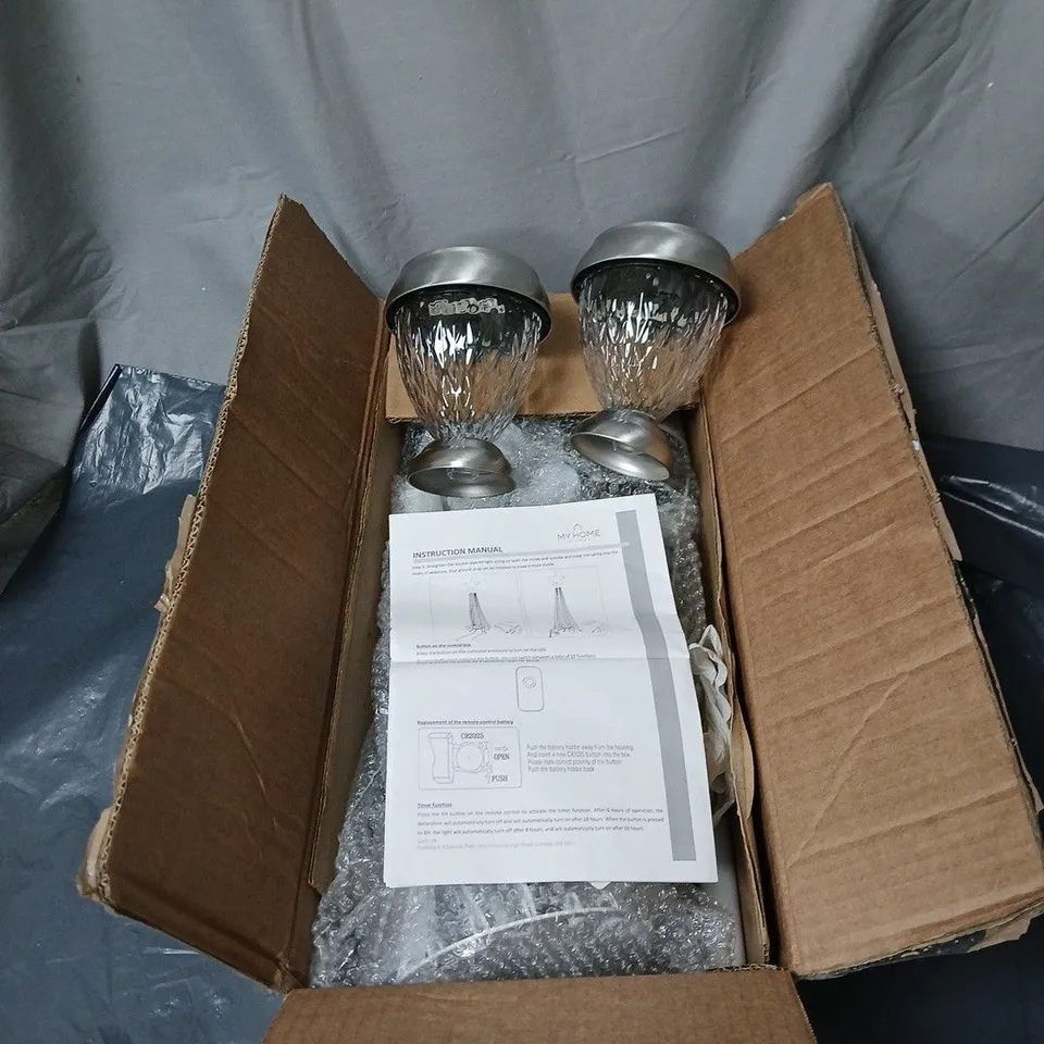 CAGE OF APPROXIMATELY 10 ASSORTED ITEMS TO INCLUDE INDOOR/OUTDOOR COLOUR CHANGING STAR ORNAMENT, STAINLESS STEEL SOLAR LIGHTS, WALKING CANE ETC