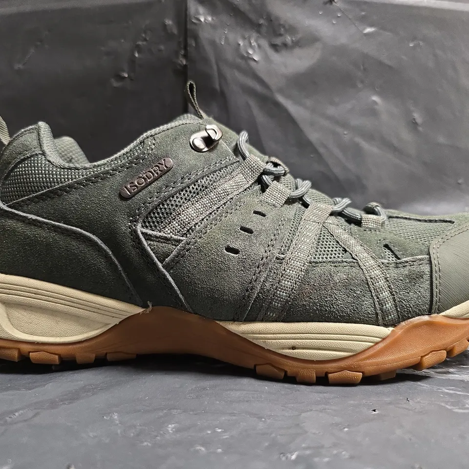 BOXED PAIR OF MOUNTAIN WAREHOUSE DIRECTION II WIDE FIT WATERPROOF WALKING SHOES IN GREY SIZE UK 8