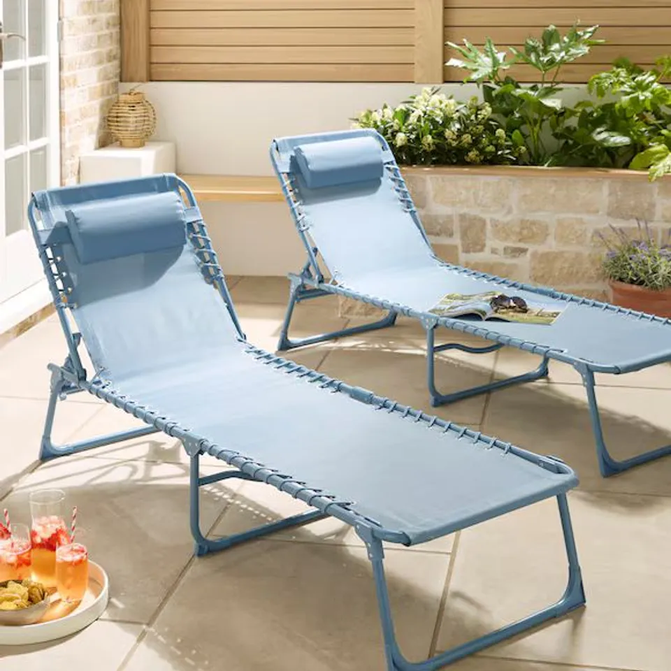PAIR OF ZERO GRAVITY SUNLOUGERS BLUE UH347 BOXED 755 X 280 X 580MM