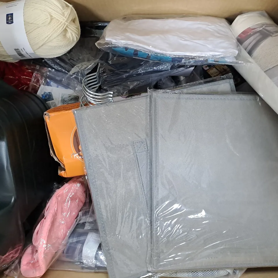 BOX OF APPROXIMATELY 10 ASSORTED HOUSEHOLD ITEMS TO INCLUDE WOOL KNITTING YARN, SILICONE DISH DRYING MAT, ETC - COLLECTION ONLY