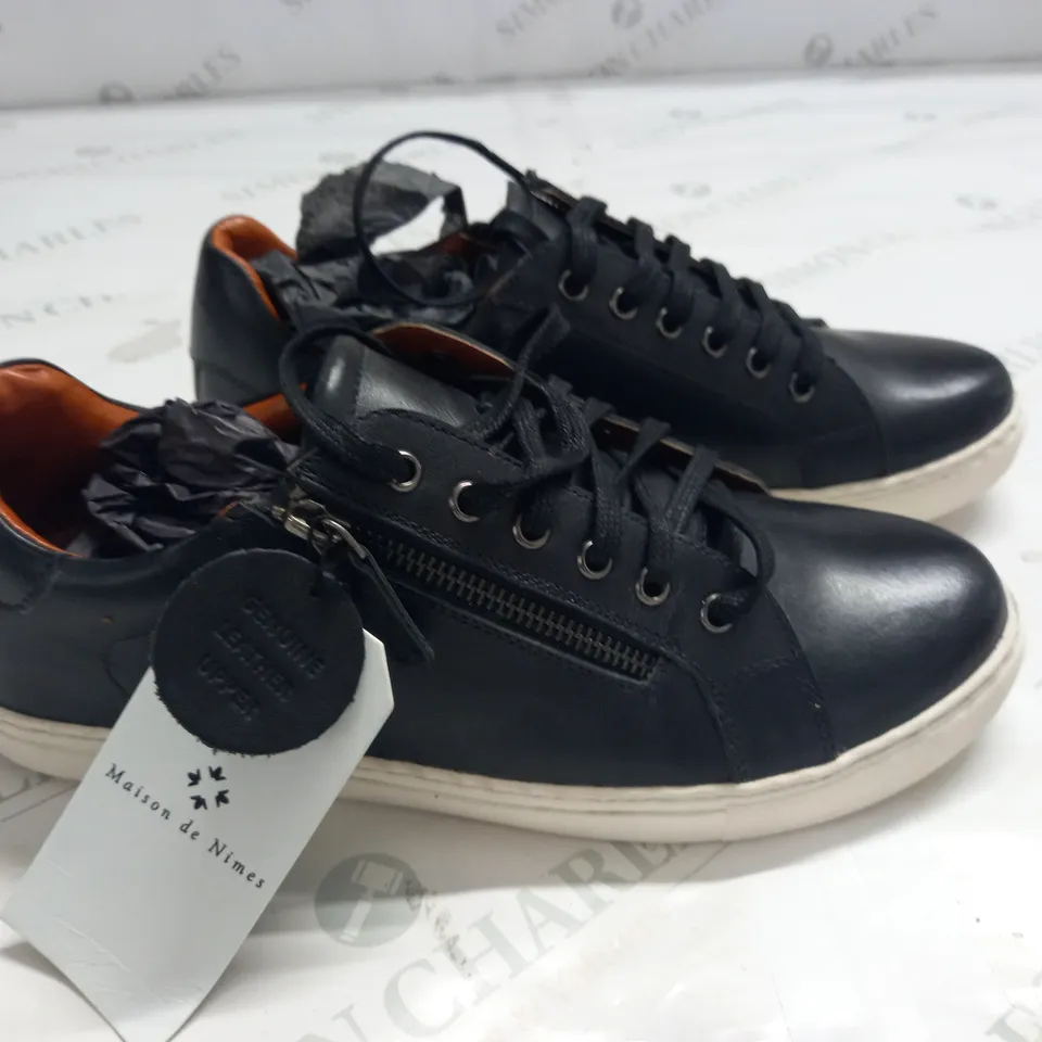 BOXED PAIR OF MAISON DE NIMES LEATHER ZIP SIDE TRAINERS IN BLACK - SIZE 8