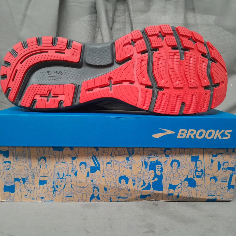 BOXED PAIR OF BROOKS GHOST 14 SHOES IN GREY/BLUE UK SIZE 9.5
