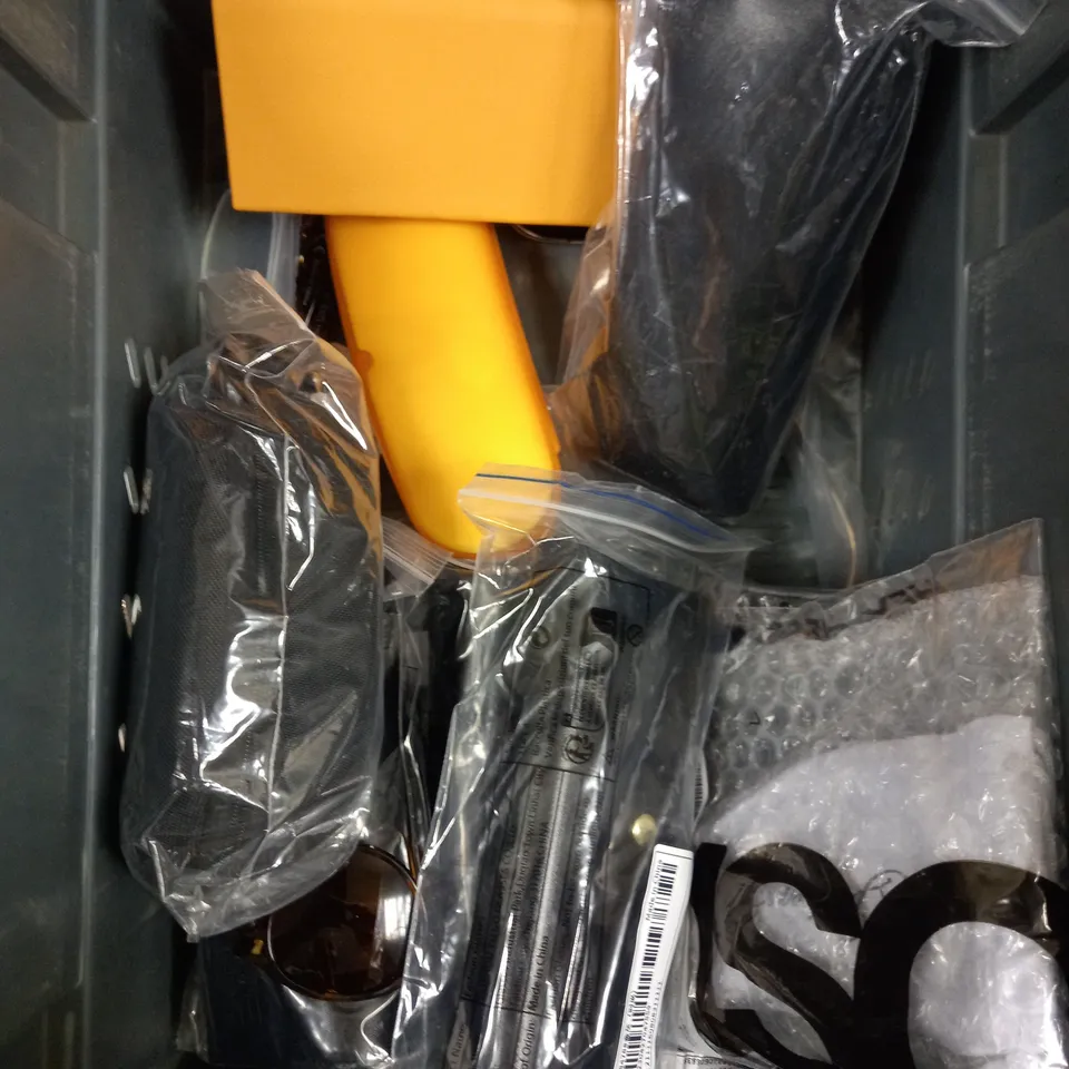 BOX OF APPROXIMATELY 15 ASSORTED PRESCRIPTION/SUNGLASSES IN VARIOUS STYLES AND FRAMES 