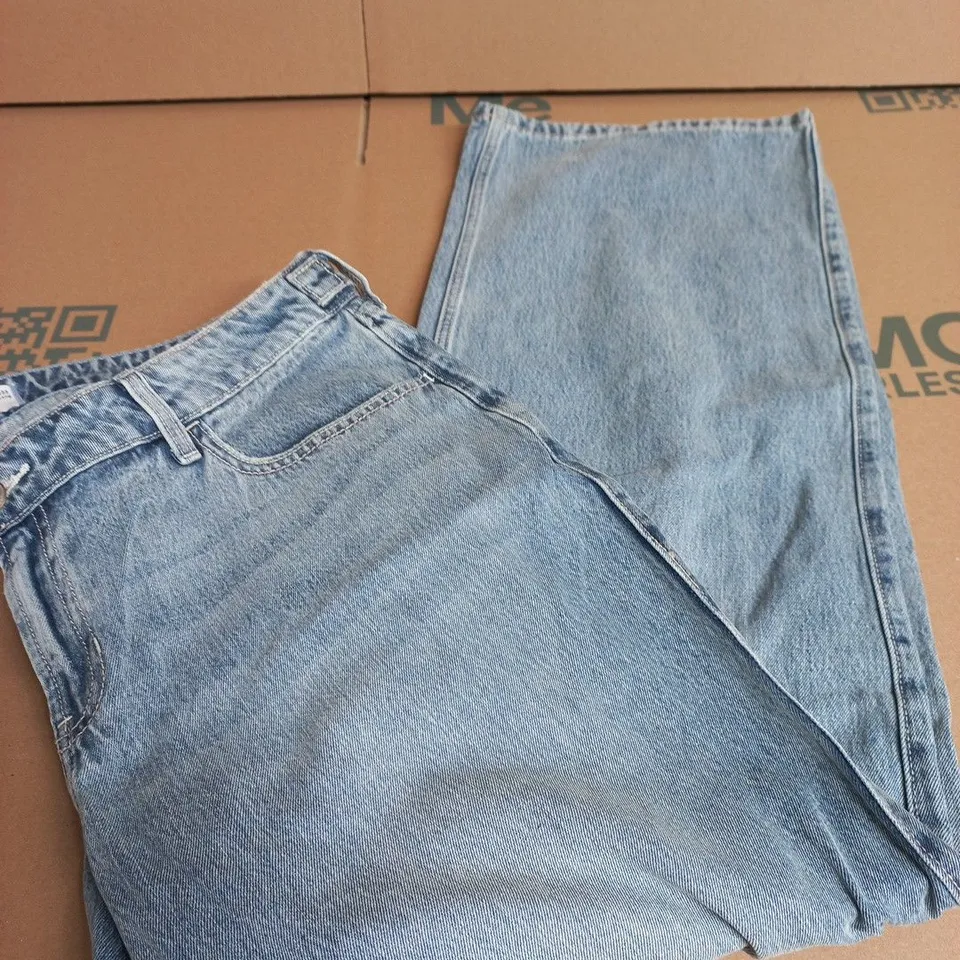 HOLISTER LOW-RISE BAGGY DENIM JEANS SIZE W33
