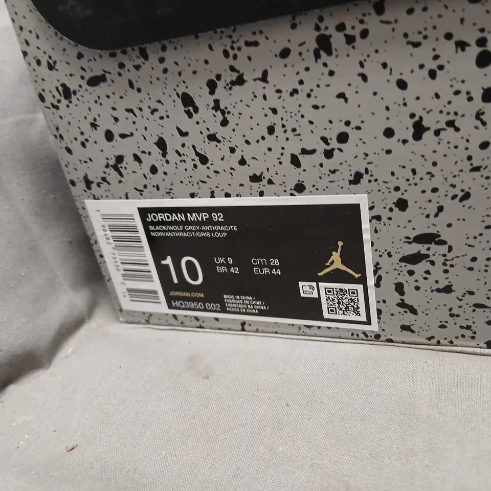 AIR JORDAN MVP 92 SNEAKERS – UK 9 (US 10, EU 44), BLACK/ANTHRACITE