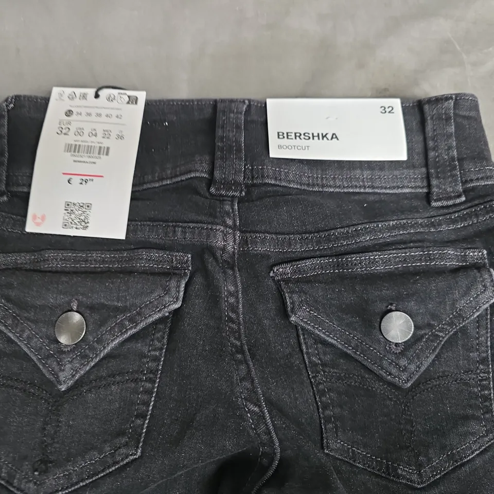 BERSHKA BOOTCUT SKINNY JEANS IN BLACK - EUR 32