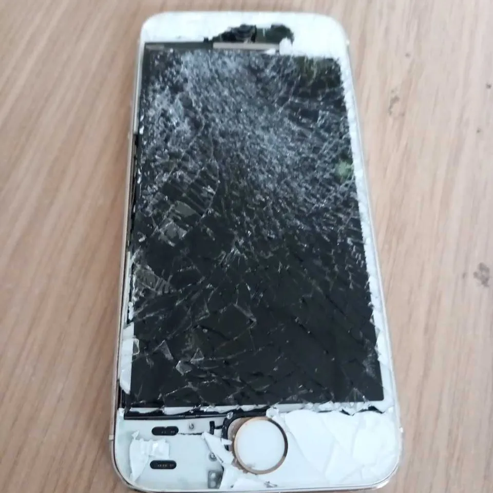 APPLE IPHONE A1457 MOBILE PHONE