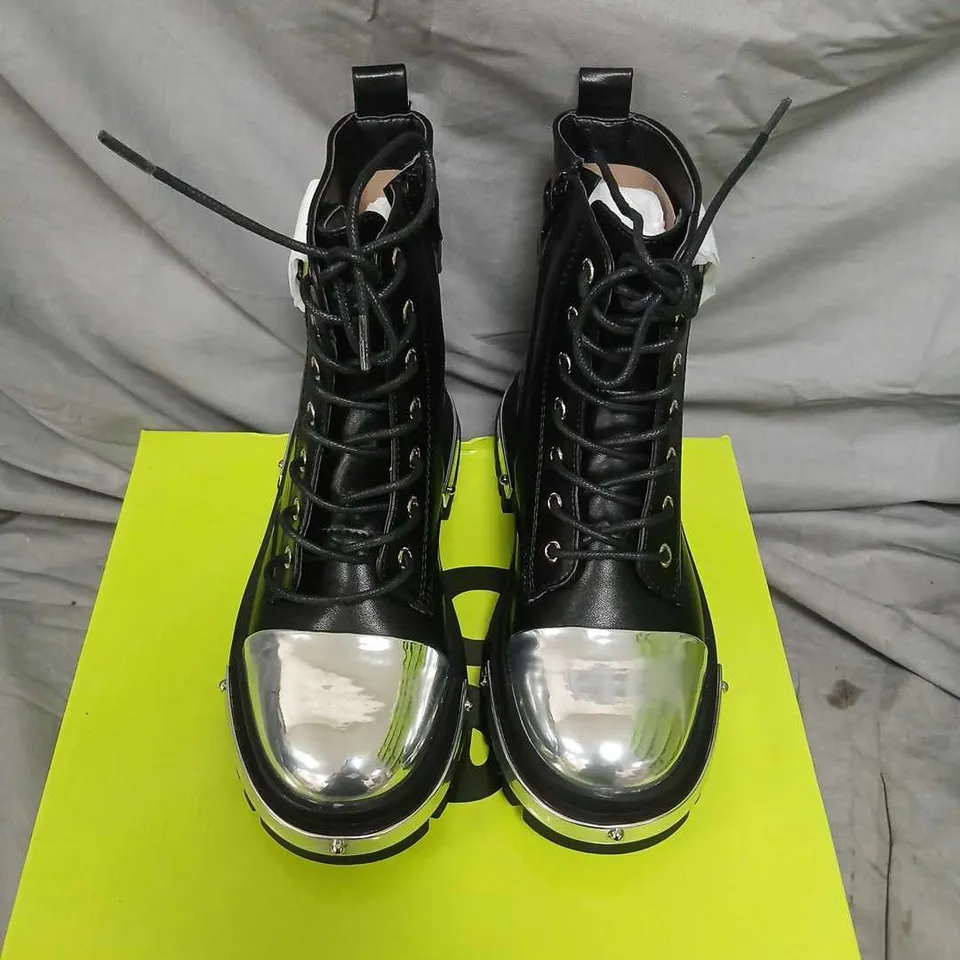 BRAND NEW BOXED KOI KIDZ LIL' BORIN HARDWARE BOOTS - BLACK PU WITH SILVER TOE CAP, KIDS UK 13