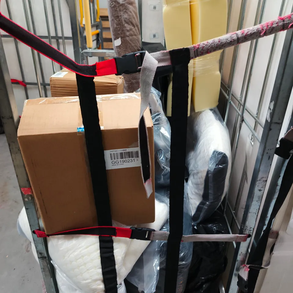 CAGE OF APPROXIMATELY 15 ASSORTED HOUSEHOLD ITEMS TO INCLUDE -  A LARGE CUSHION - DECORATIVE WREATH AND PILLOWS - COLLECTION ONLY