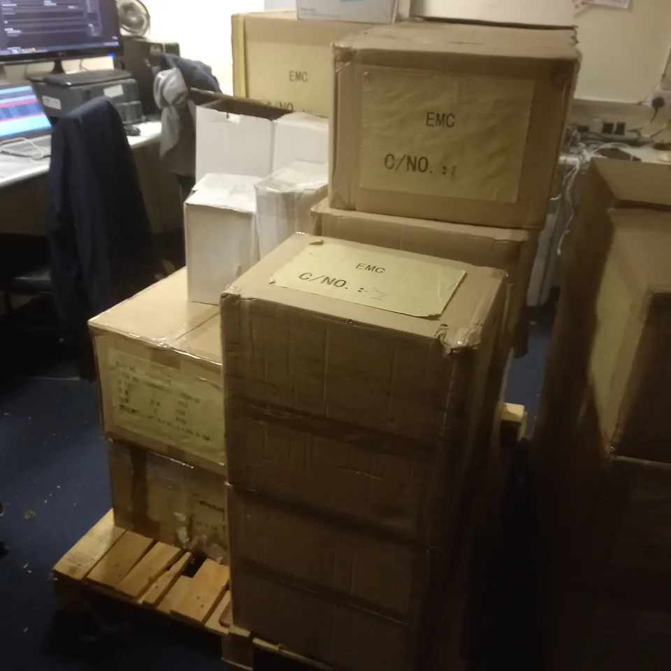 LOT OF APPROXIMATELY 15 ASSORTED DOWNLIGHTS AND ELECTRICAL INSERTS IN VARIOUS COLOURS