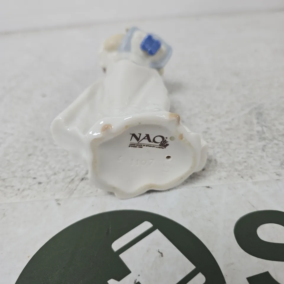 NAO PORCELAIN FIGURINE – MOTHER WITH CHILD, MADE IN SPAIN BY LLADRÓ