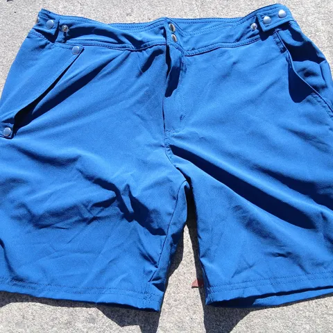APPROXIMATELY SIX LONDON MEN'S BLUE SHORTS – SIZE M