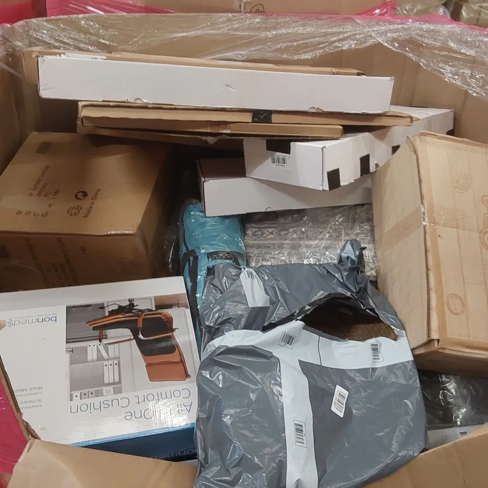 PALLET OF ASSORTED ITEMS INCLUDING: CHAIR CUSHIONS, RUG, FESTOON POLE, CAMPING STOOL ECT