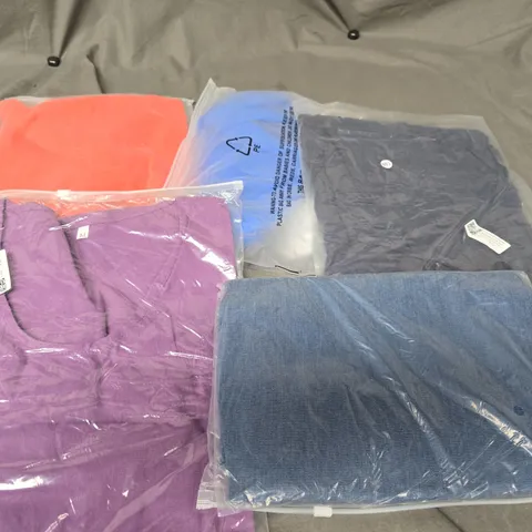LARGE BOX OF APPROXIMATELY 20 ASSORTED CLOTHING ITEMS IN VARIOUS SIZES, STYLES AND COLOURS