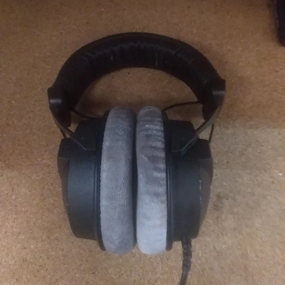 BEYER DYNAMIC DT 770 PRO STUDIO LEGEND HEADPHONES
