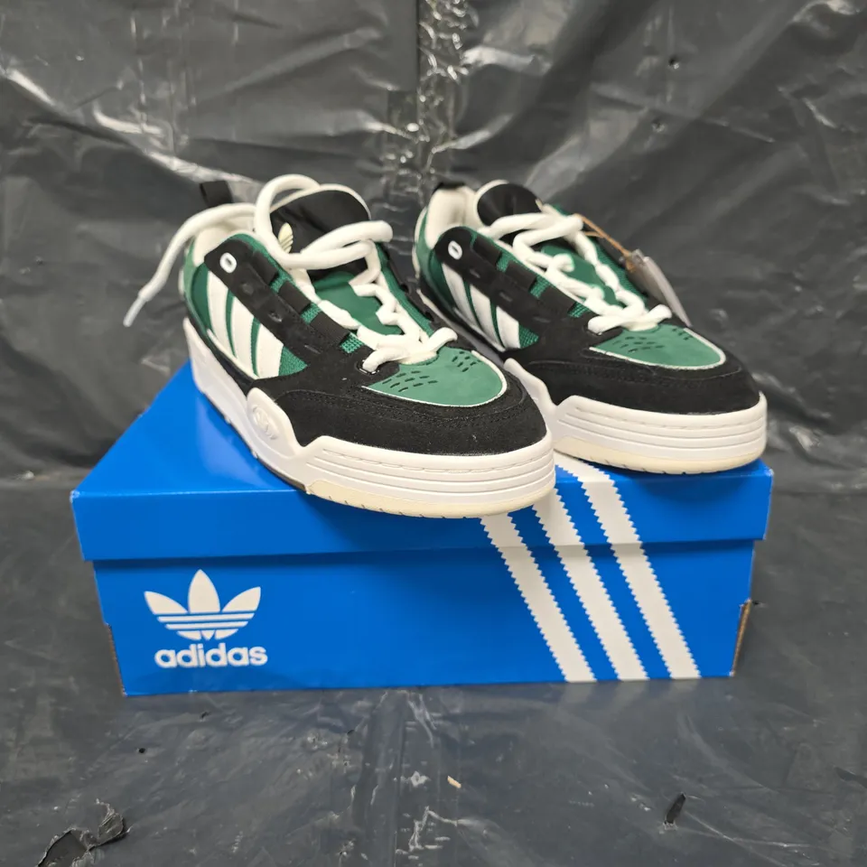 BOXED PAIR OF ADIDAS ADI2000 IN BLACK/WHITE/GREEN SIZE UK 8.5