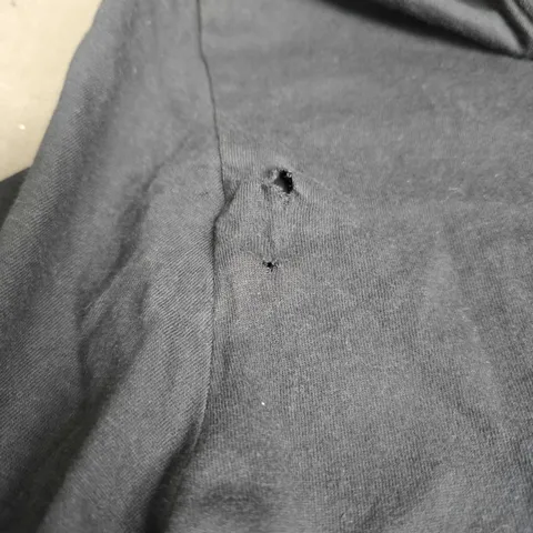 NIKE LOGO TSHIRT IN BLACK/BLUE SIZE XS
