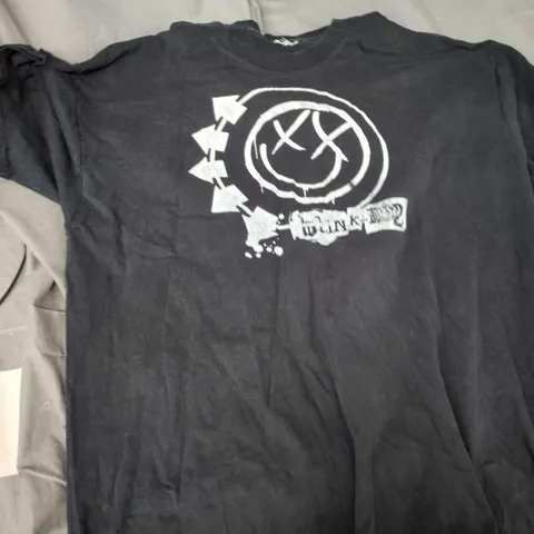 BLACK GRAPHIC T-SHIRT WITH CIRCULAR LOGO – BAND/ROCK TEE (