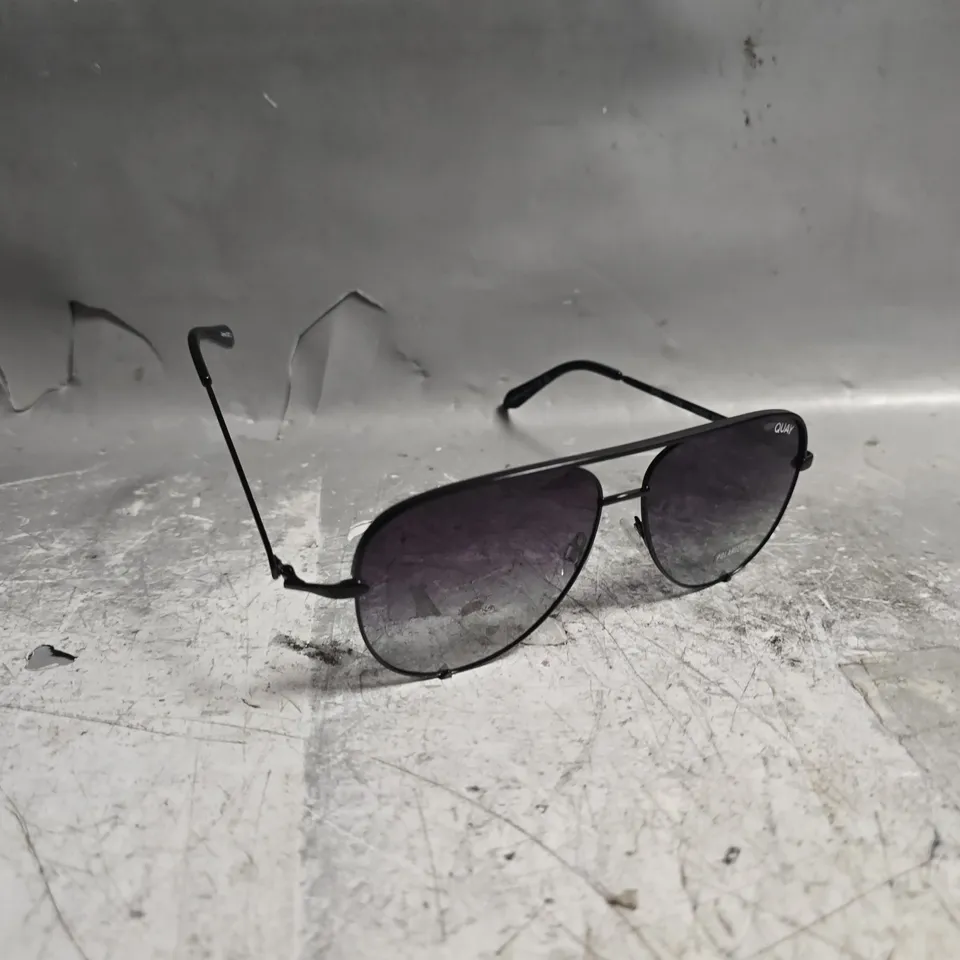QUAY AUSTRALIA HIGH KEY SUNGLASSES - BLACK
