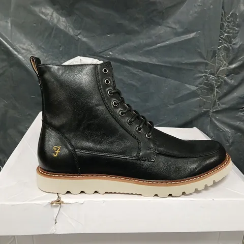 BOXED PAIR OF FARAH DAN BOOT - UK SIZE 7