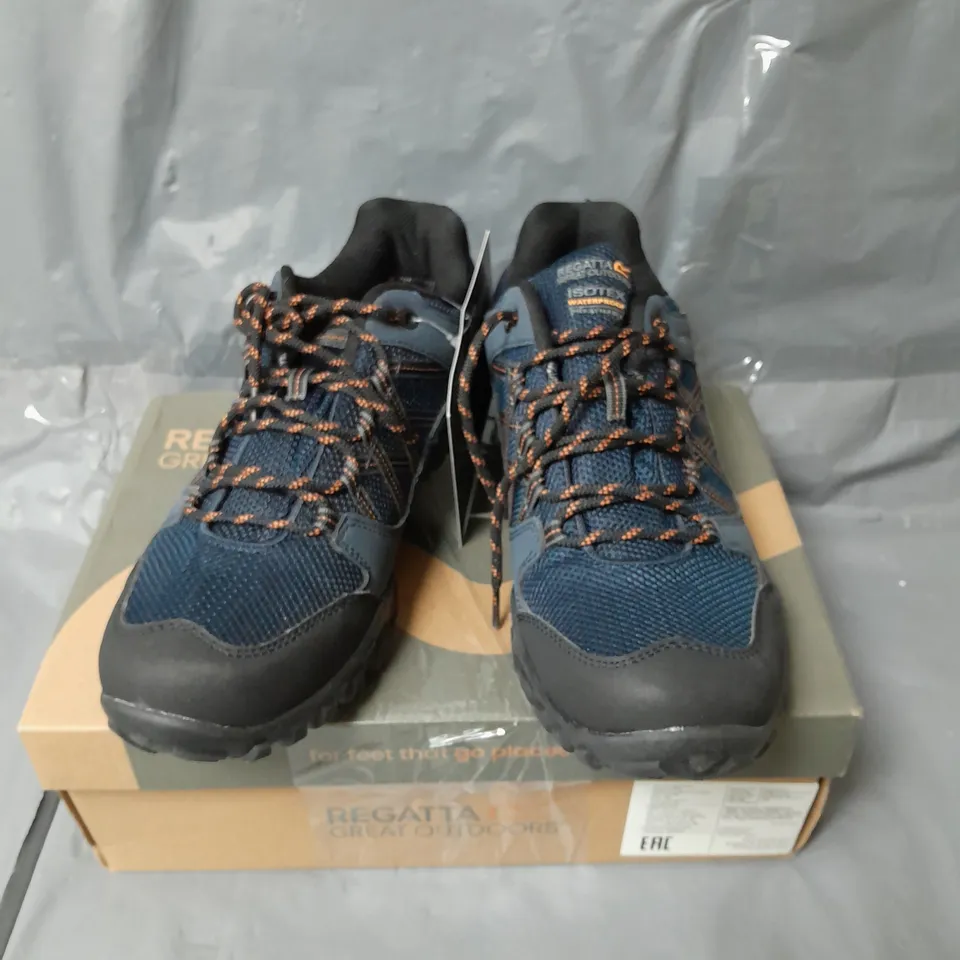 PAIR OF REGATTA EDGEPOINT III LOW SHOES - NAVY - 9 RRP £64