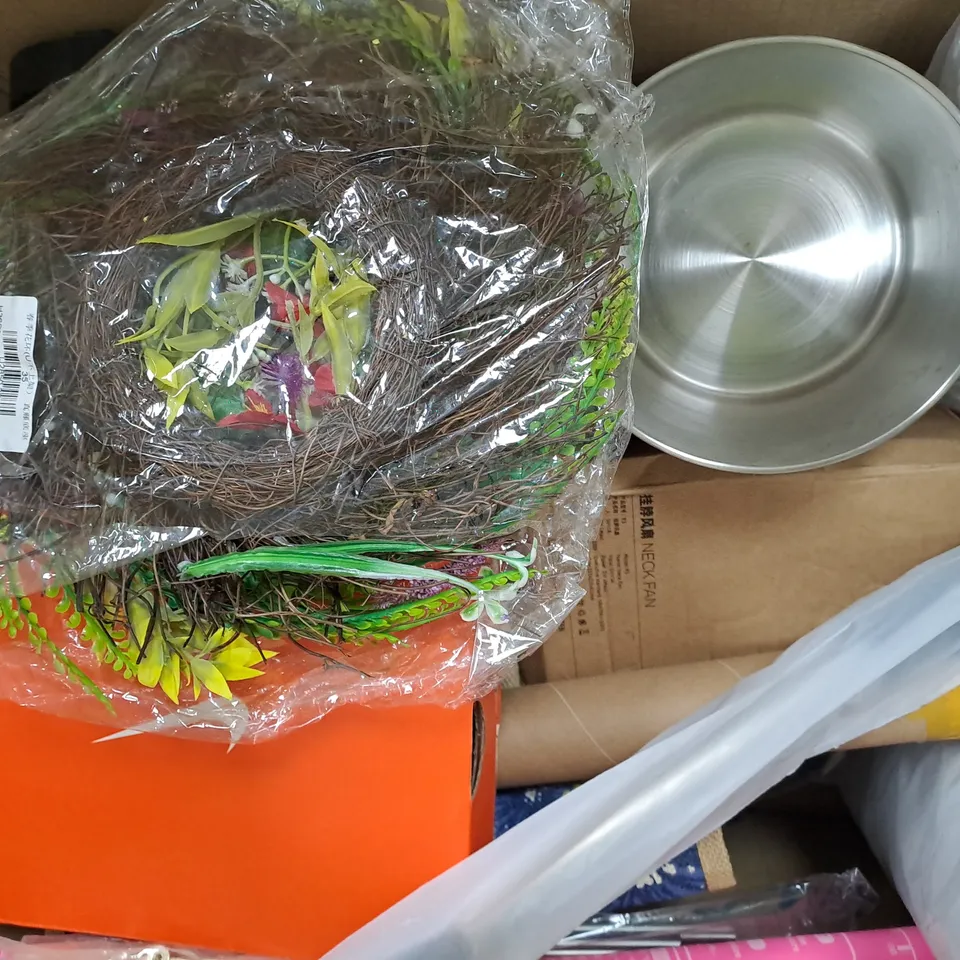 BOX OF APPROXIMATELY 10 ASSORTED HOUSEHOLD ITEMS TO INCLUDE THE DEATH BOOK, ETC - COLLECTION ONLY