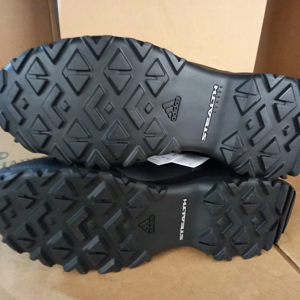 PAIR OF ADIDAS TERREX FROZETRACK BLACK BOOTS - UK 12