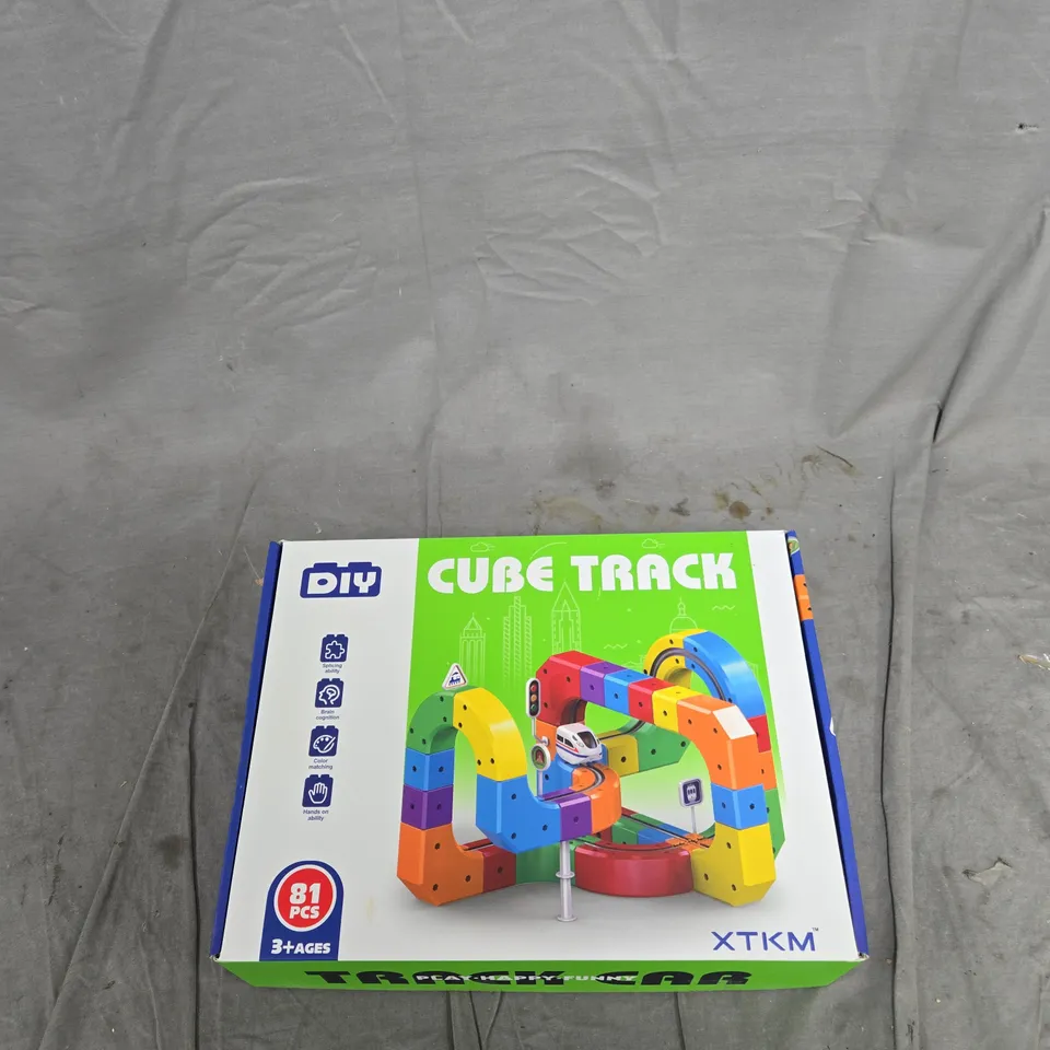 XTKM CUBE TRACK DIY TRAIN TOY SET – 81 PIECES, AGES 3+