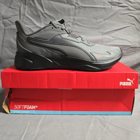 BOXED PAIR OF PUMA DISPERSE XT 4 TECH TRAINERS IN DARK GREY SIZE UK 8