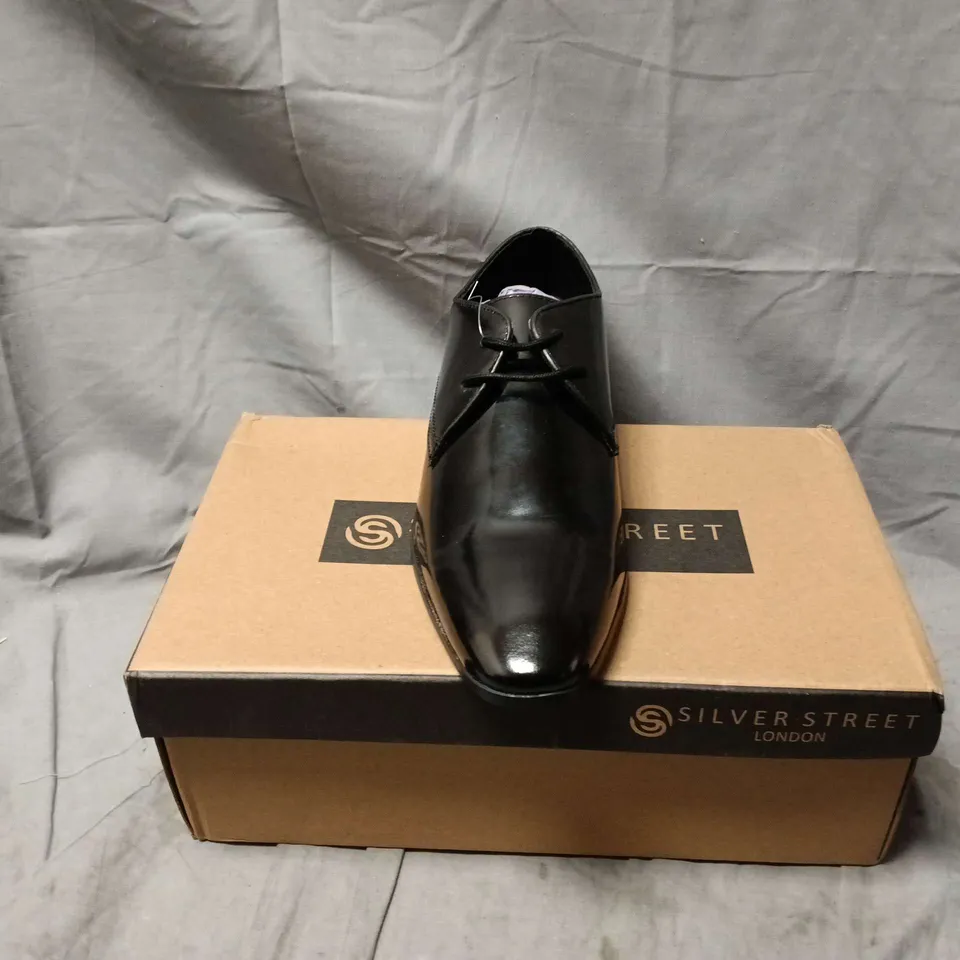 BOXED PAIR OF SILVER STREET ROWLEY SHOES IN BLACK - SIZE 9