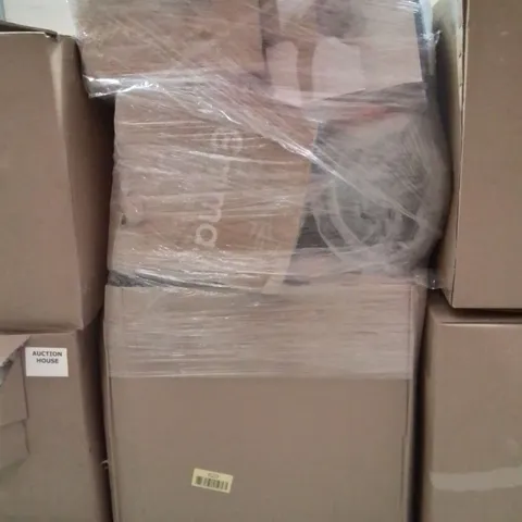 PALLET CONTAINING A LARGE QUANTITY OF ROLLED UP MATTRESSES 