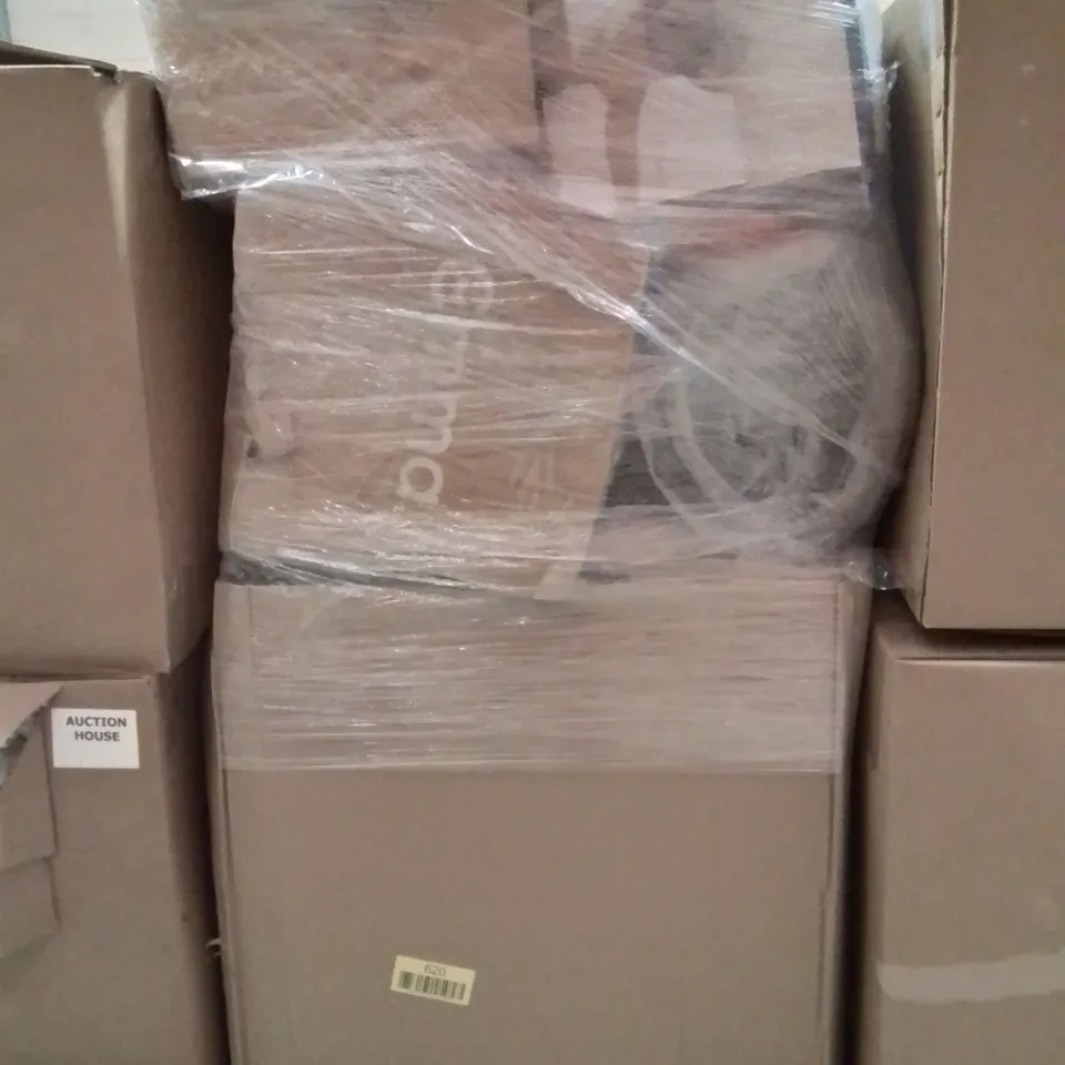 PALLET CONTAINING A LARGE QUANTITY OF ROLLED UP MATTRESSES 
