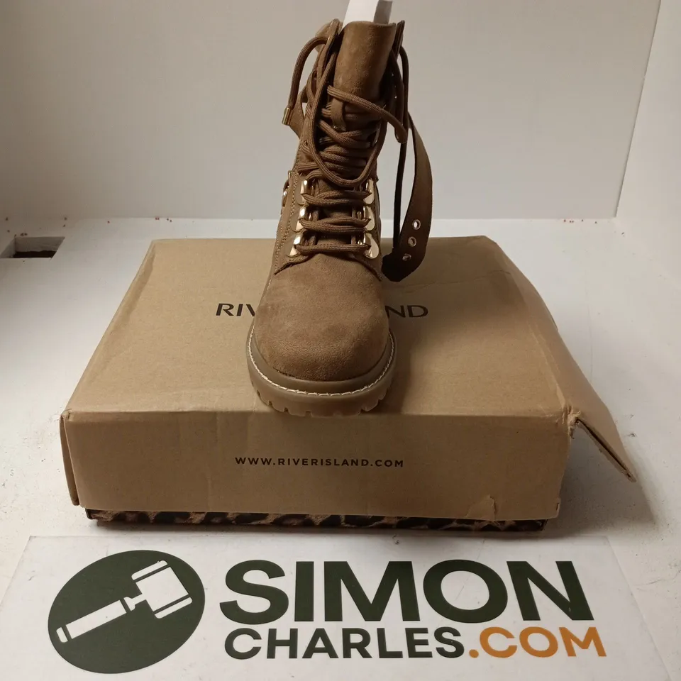 BOXED PAIR OF RIVER ISLAND WAFFLE BOOTS IN BEIGE - UK 8