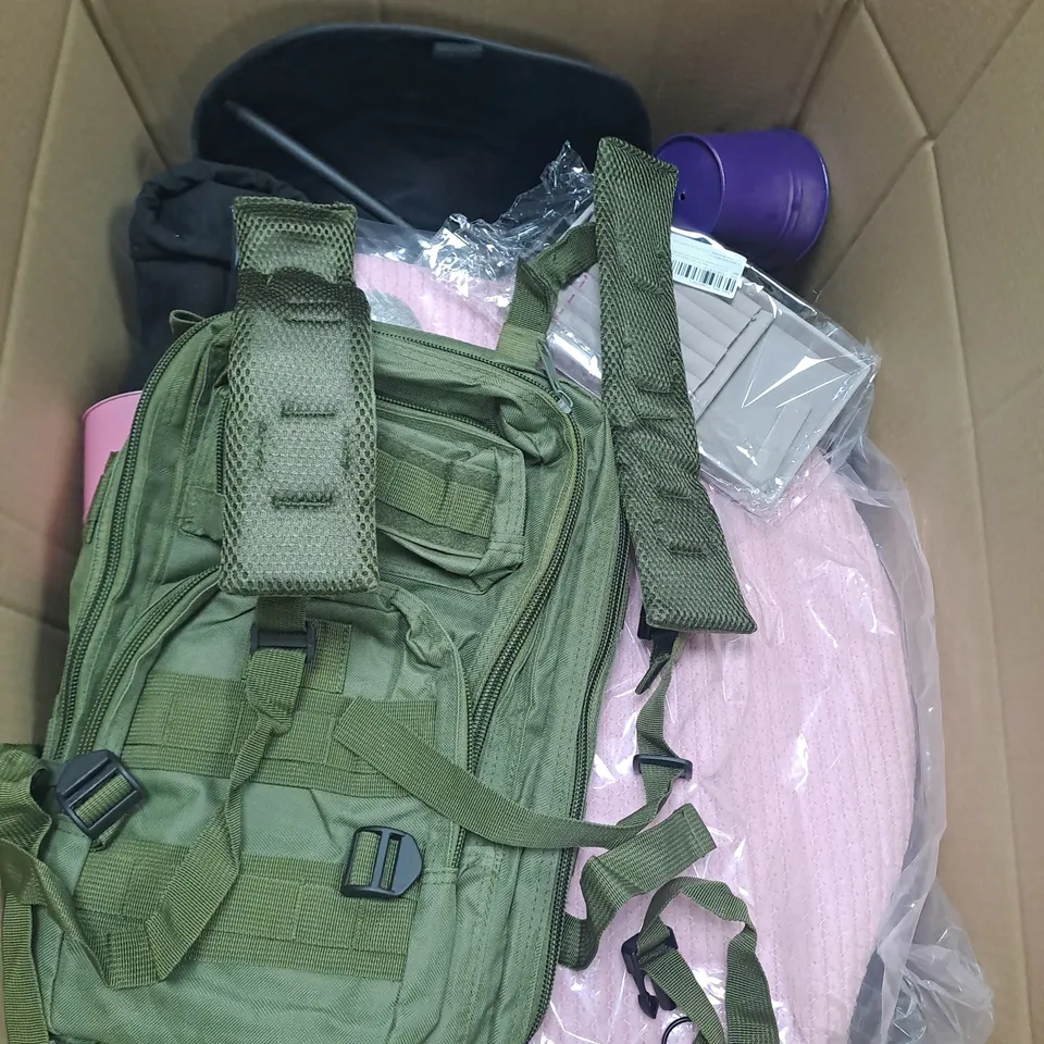 LARGE BOX OF APPROXIMATELY 15 ASSORTED HOUSEHOLD  ITEMS TOO INCLUDE BAGS , plant pots , CUPS , ETC 