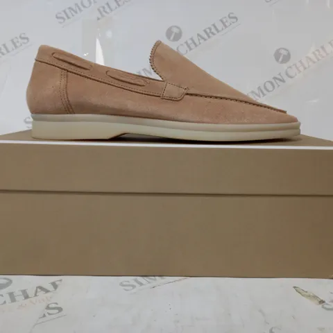 BOXED PAIR OF AURÉLIEN SUEDE LOAFERS IN LIGHT BEIGE EU SIZE 39