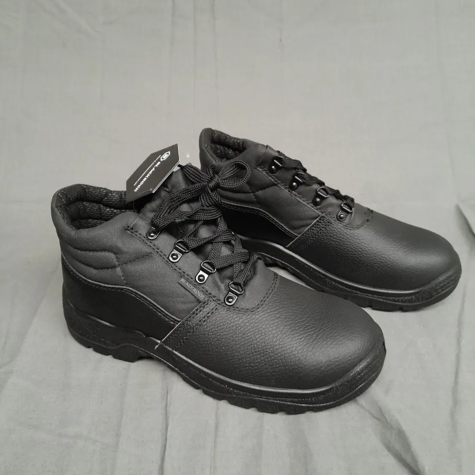 BOXED PAIR OF BLACKROCK CHUKKA BOOT BLACK SIZE UK 7 