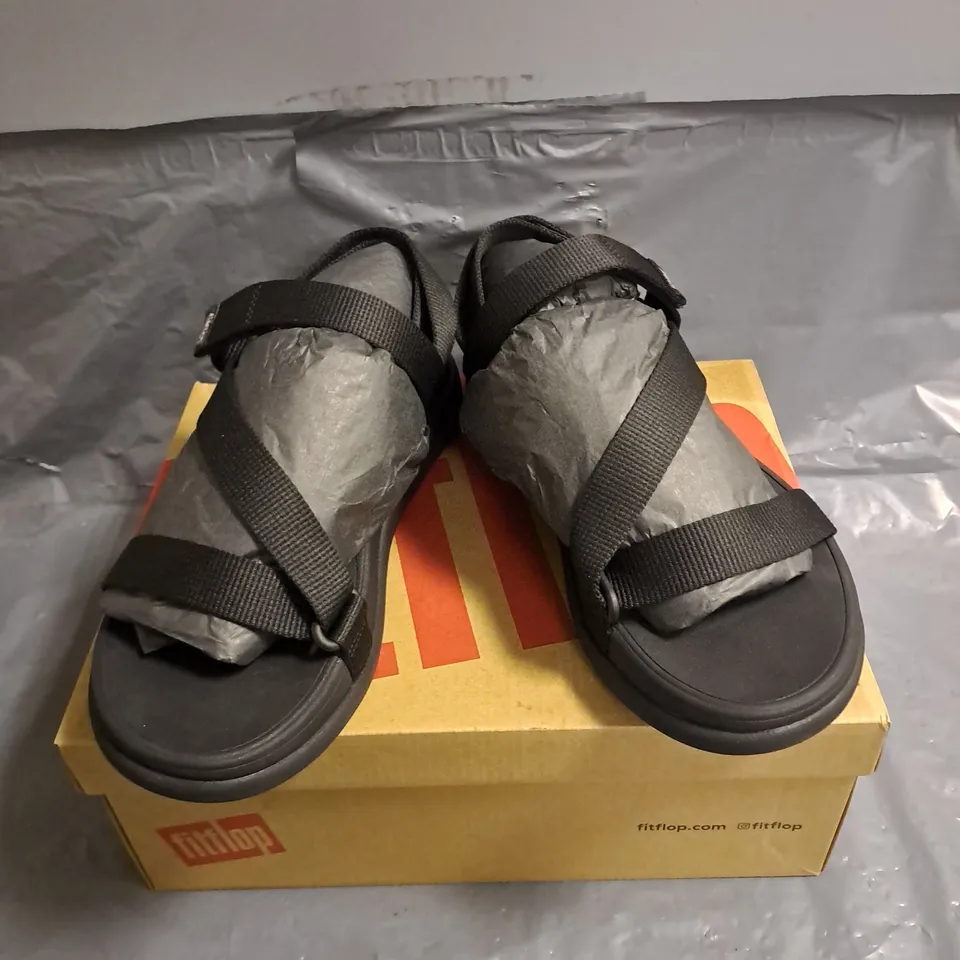 PAIR OF FITFLOP F-MODE GO ADJ WEBBING FLATFORM Z-STRAP SANDALS IN BLACK SIZE UK 7