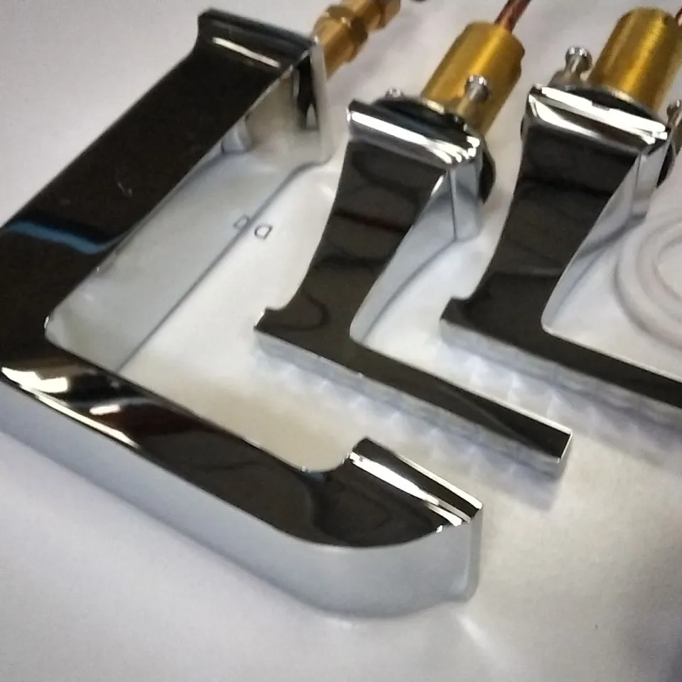 BOXED AS NEW CALYPSO ALTENTO 3-HOLE BASIN TAP AND CLICK WASTE IN CHROME