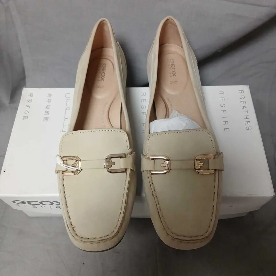 GEOX ANNYTHA TAUPE MOCCASIN LOAFERS – UK 8 (EU 41) 