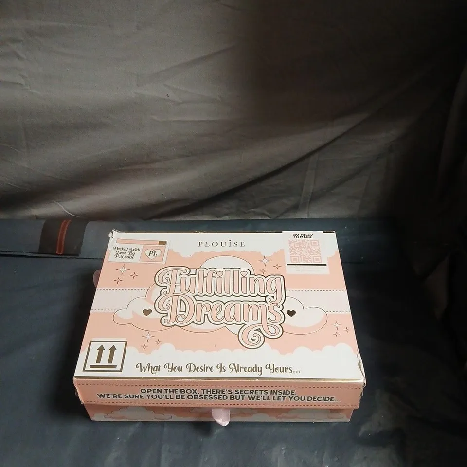 P LOUISE FULFILLING DREAMS MAKE-UP SET – PINK BOX