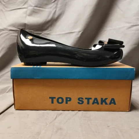 BOXED PAIR OF TOP STAKA SLIP-ON SHOES IN BLACK SIZE EU 38