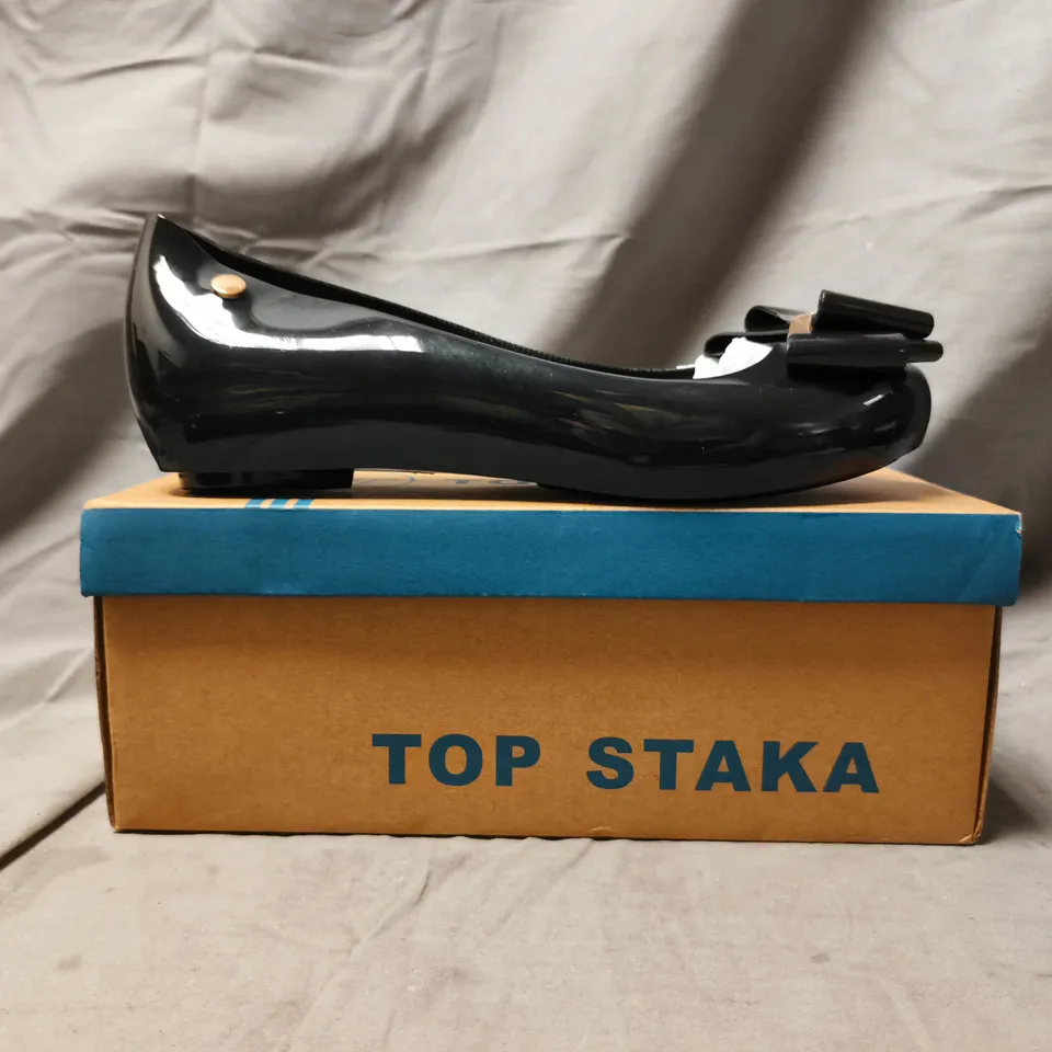 BOXED PAIR OF TOP STAKA SLIP-ON SHOES IN BLACK SIZE EU 38