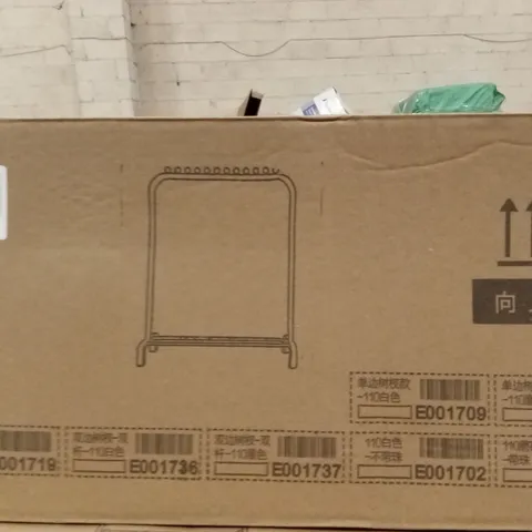 PALLET OF ASSORTED HOUSEHOLD GOODS AND PRODUCTS TO INCLUDE; A LARGE NUMBER OF CLOTHES/COAT HANGERS, BLIND, BOXED FURNITURE ETC 